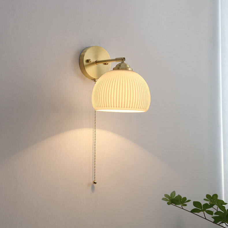 Maqiato | Contemporary Glass & Brass Wall Light