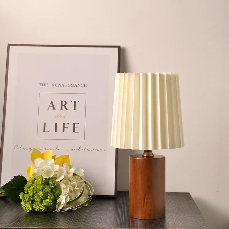 Maqiato | Pleated Table Lamp with Wood Base