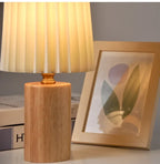 Maqiato | Pleated Table Lamp with Wood Base