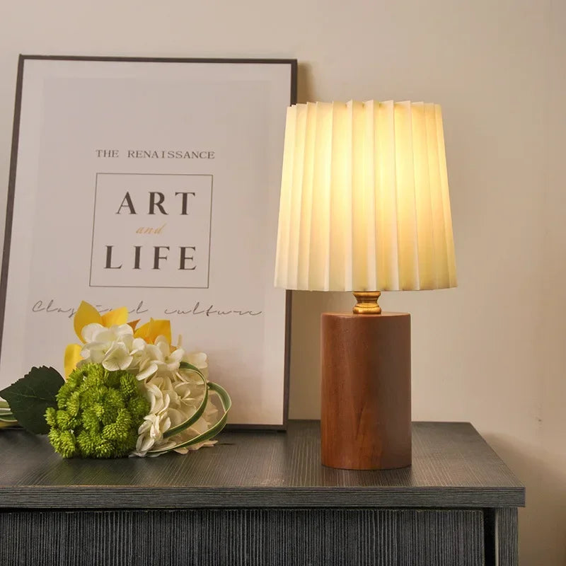 Maqiato | Pleated Table Lamp with Wood Base