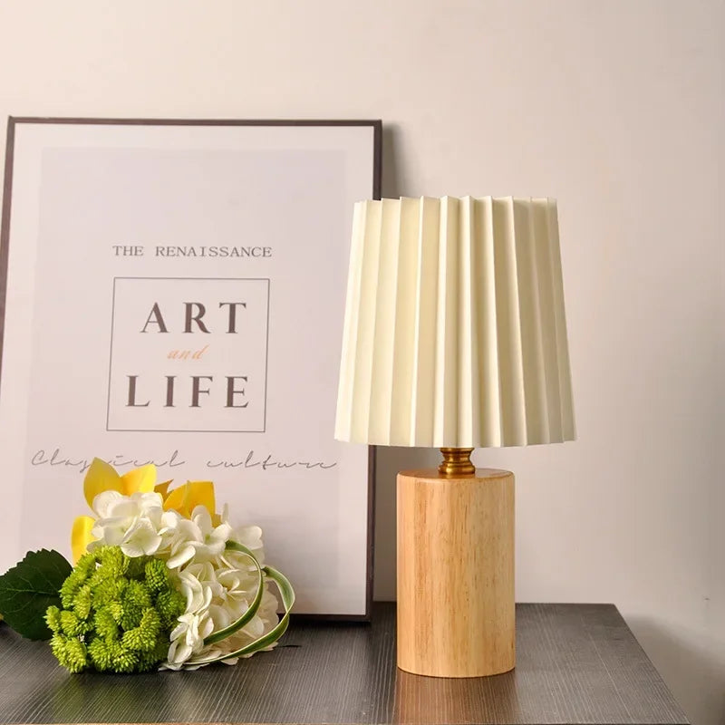 Maqiato | Pleated Table Lamp with Wood Base