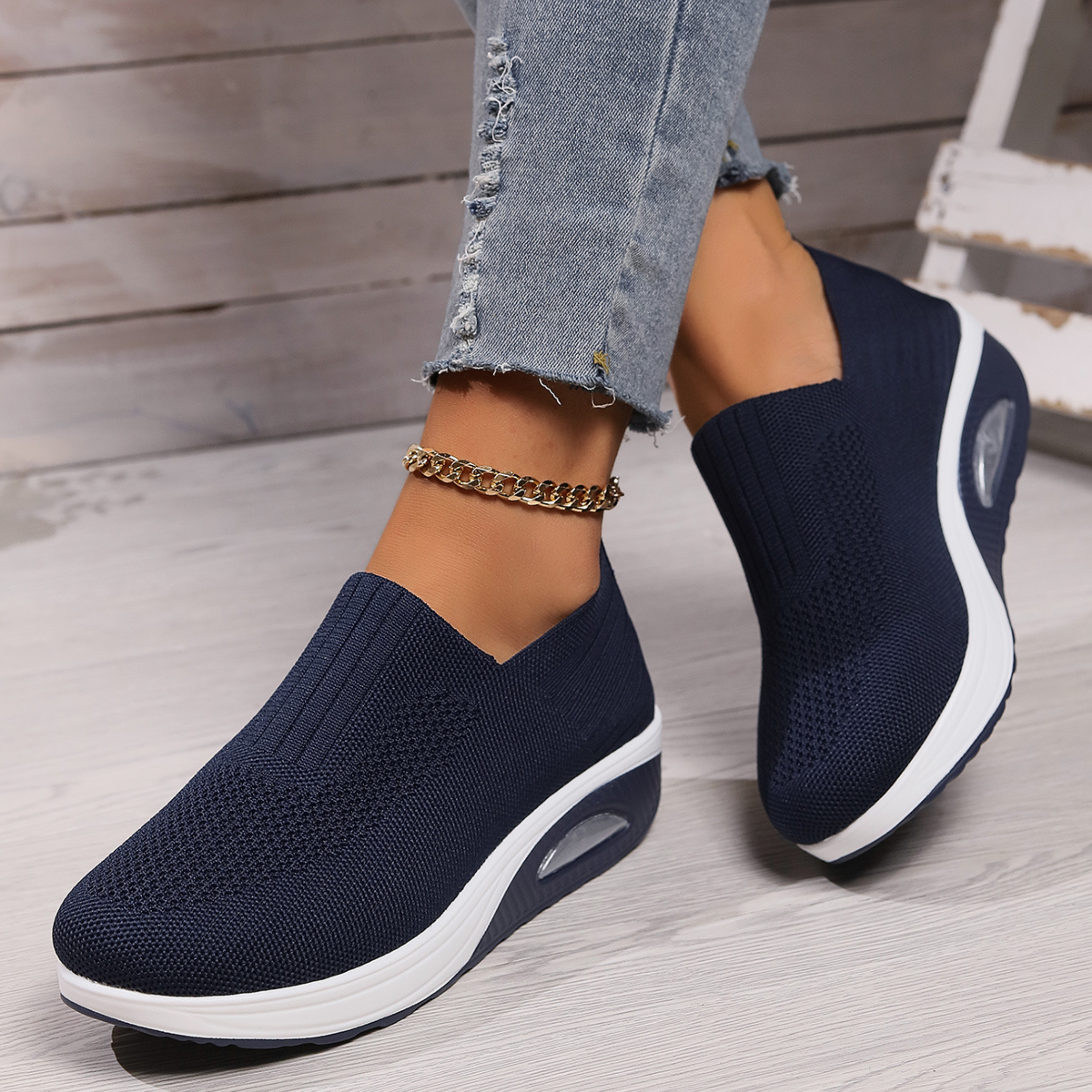 Maqiato | Women's Cushioned Wedge Slip-On Sneakers