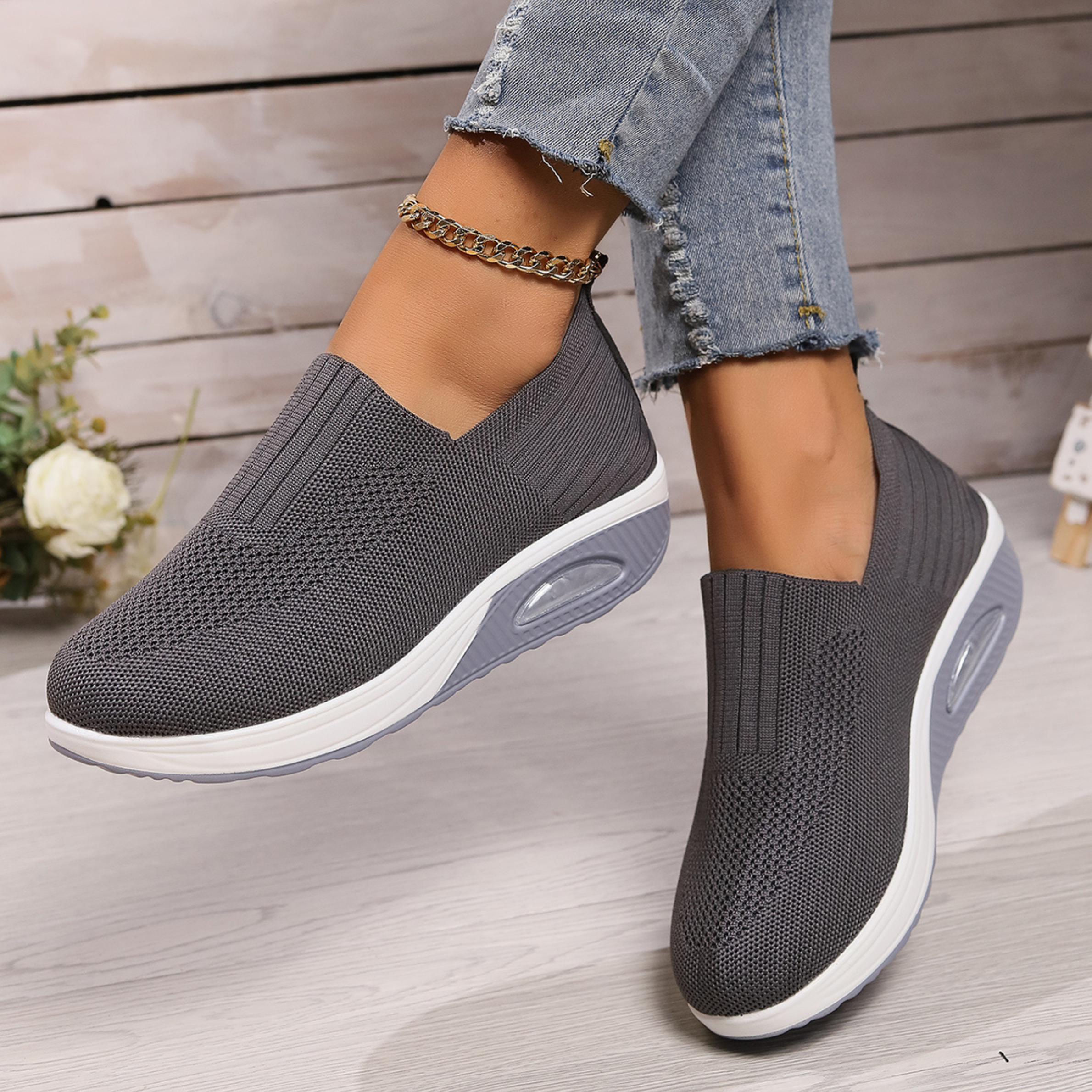 Maqiato | Women's Cushioned Wedge Slip-On Sneakers