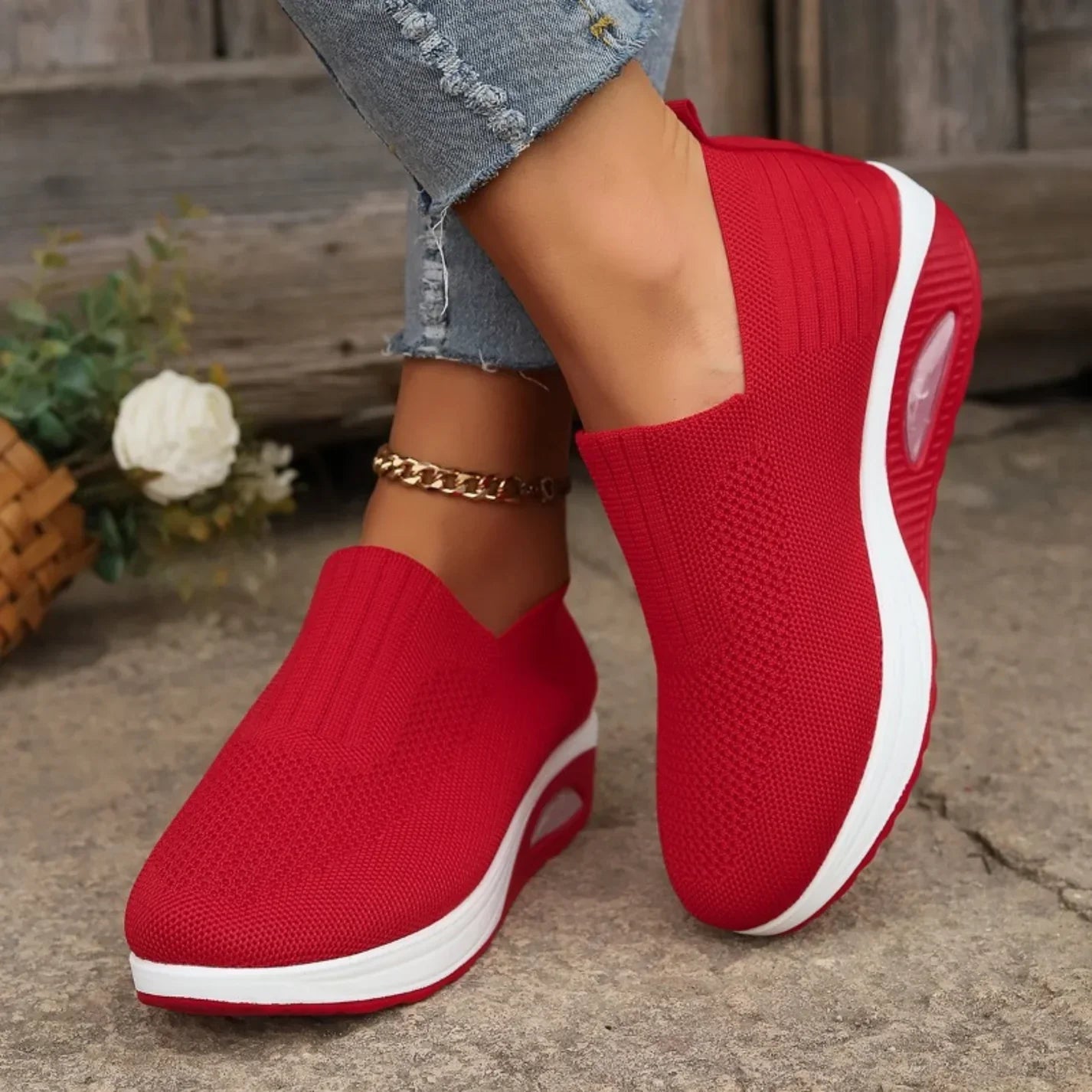 Maqiato | Women's Cushioned Wedge Slip-On Sneakers