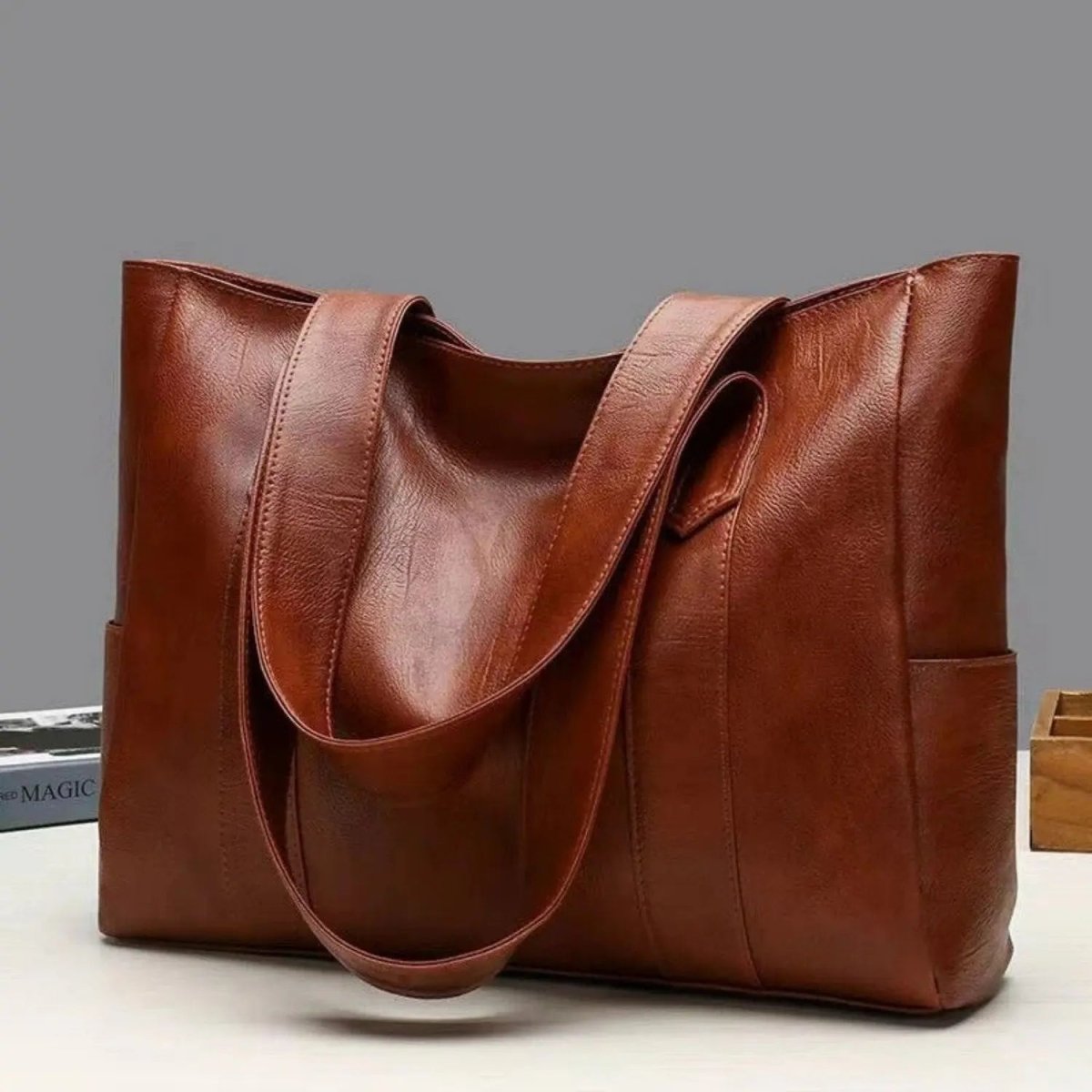 Maqiato | Women's Leather Shoulder Bag in Black